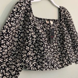 *Levi’s The Statement Blouse black floral crop top L NWT